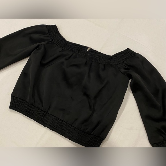 Black Off-Shoulder shirt - Picture 2 of 2